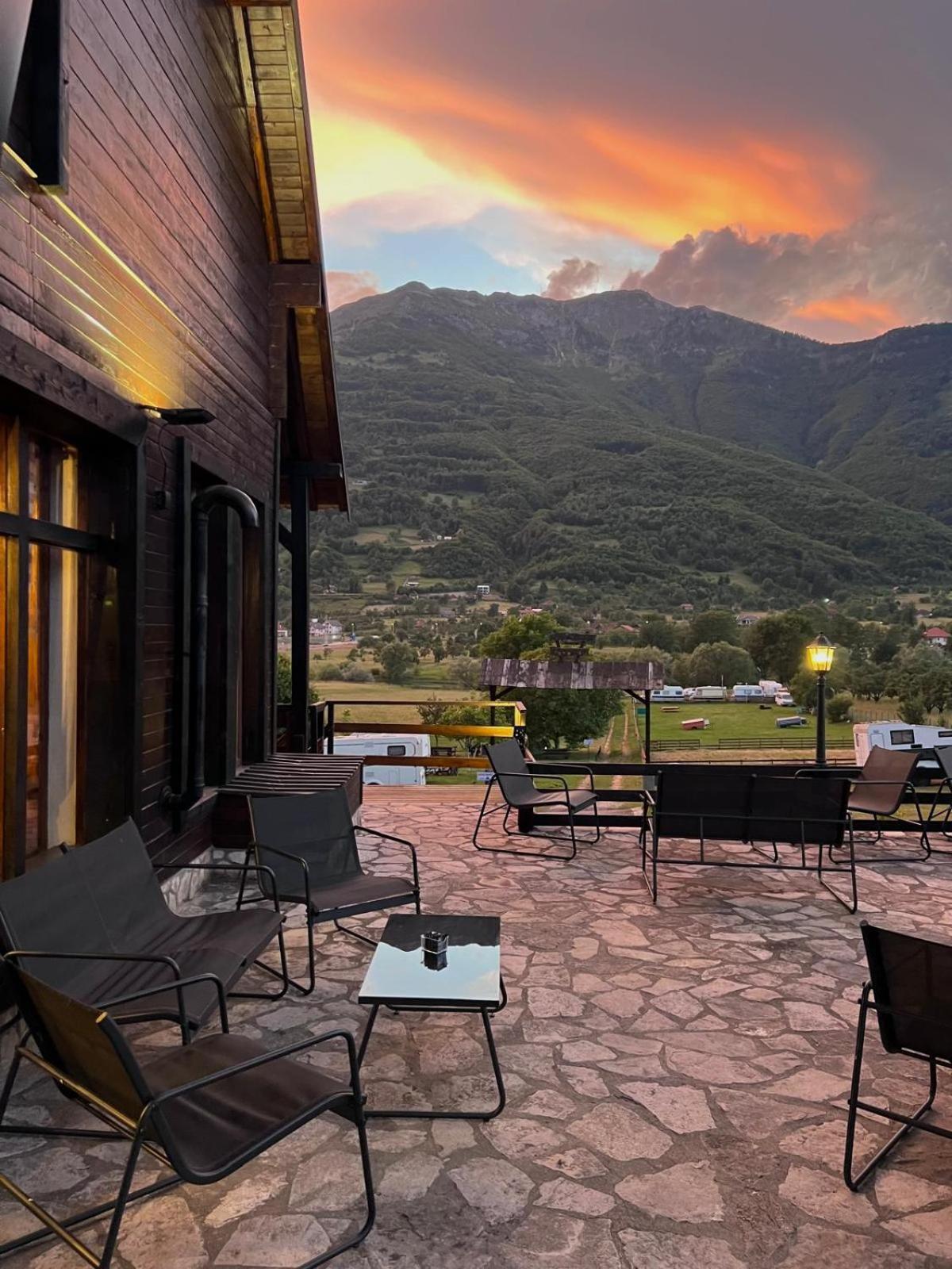Camp Hotel Lake Views Plav Buitenkant foto
